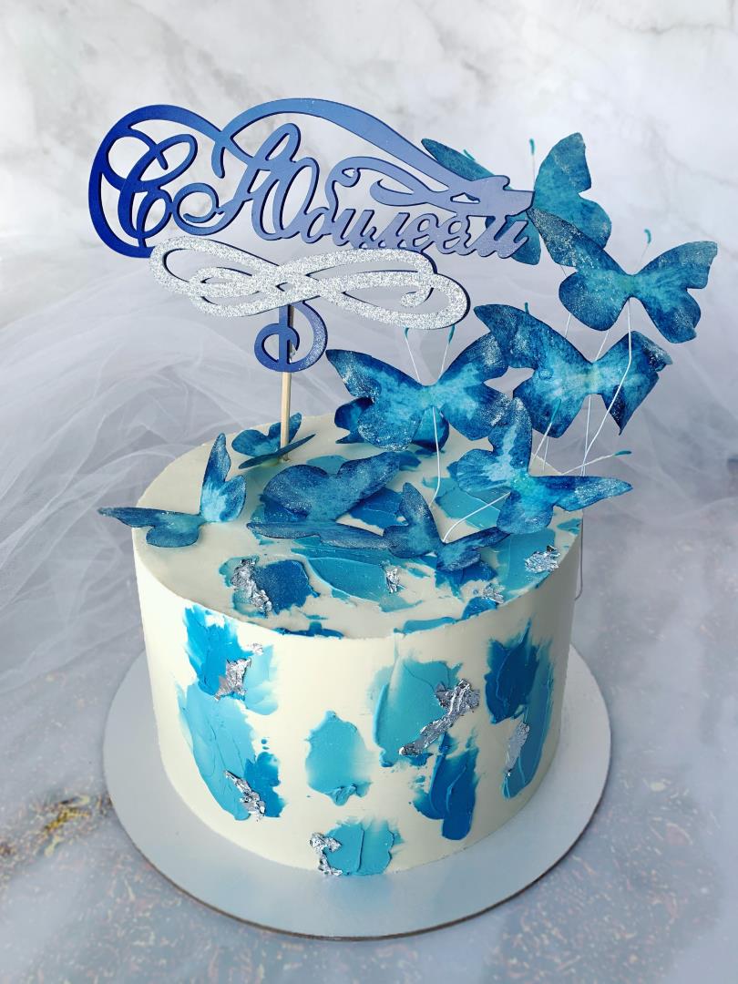 Торт с бабочками из вафельной бумаги