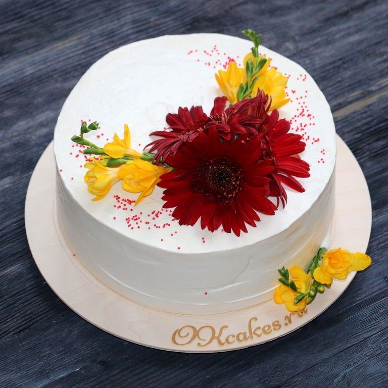 Миндальный бисквитный торт со свежими ягодами / Almond Cake with Berries