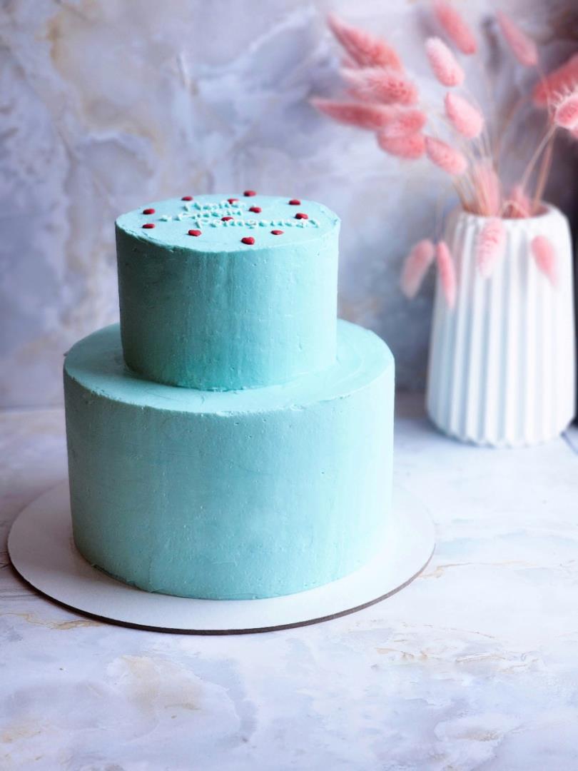 двухъярусный торт на день рождения
