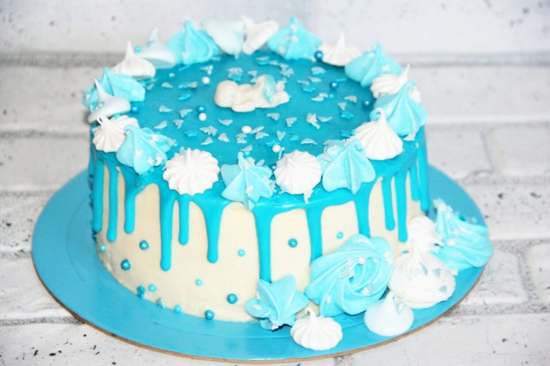 Голубой торт на день рождения