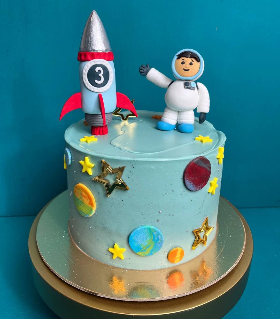 Детский торт с космонавтом