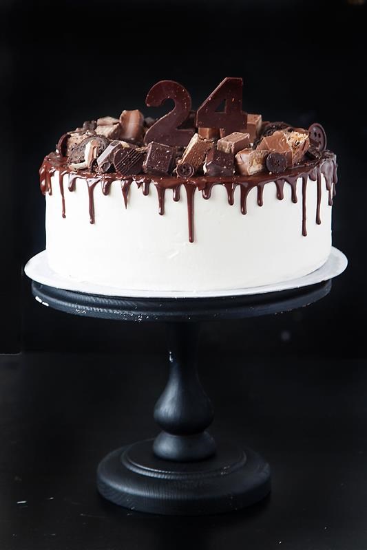 торт с декором из шоколада