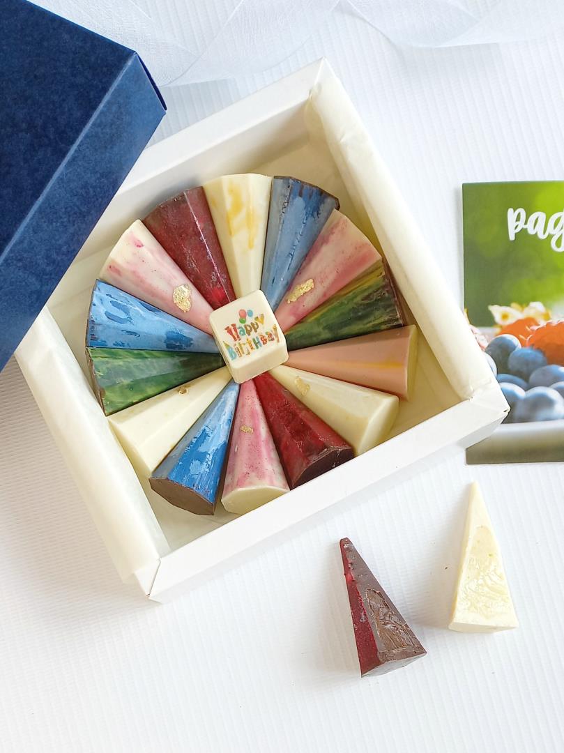 Подарочный набор из 15 конфет-пирамидок ко дню рождения