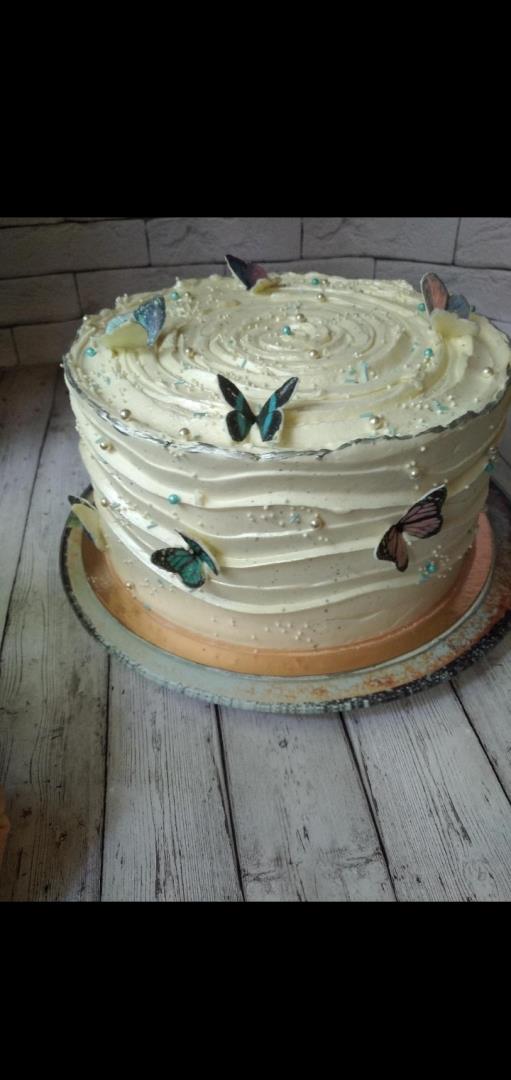 Торт с бабочками