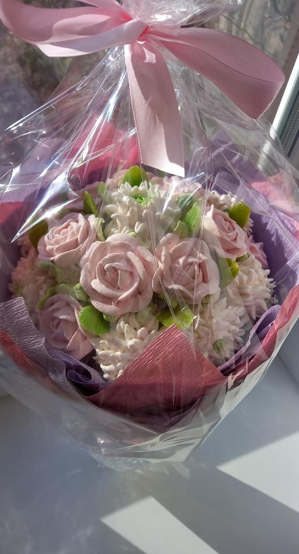 Зефирный букет из роз и хризантем
