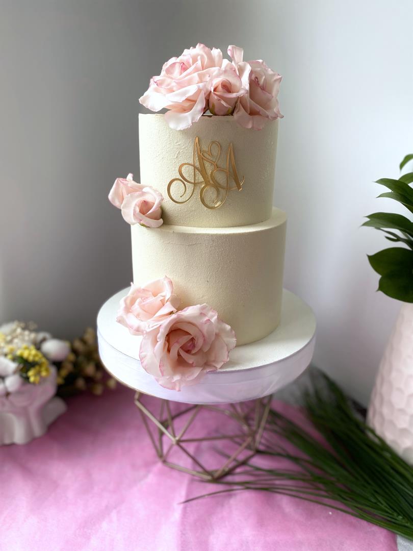 Свадебный торт с цветами.