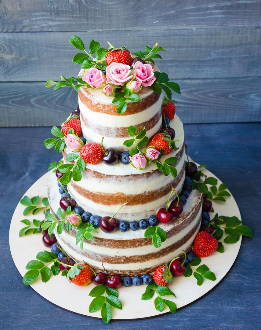Свадебный торт с ягодам