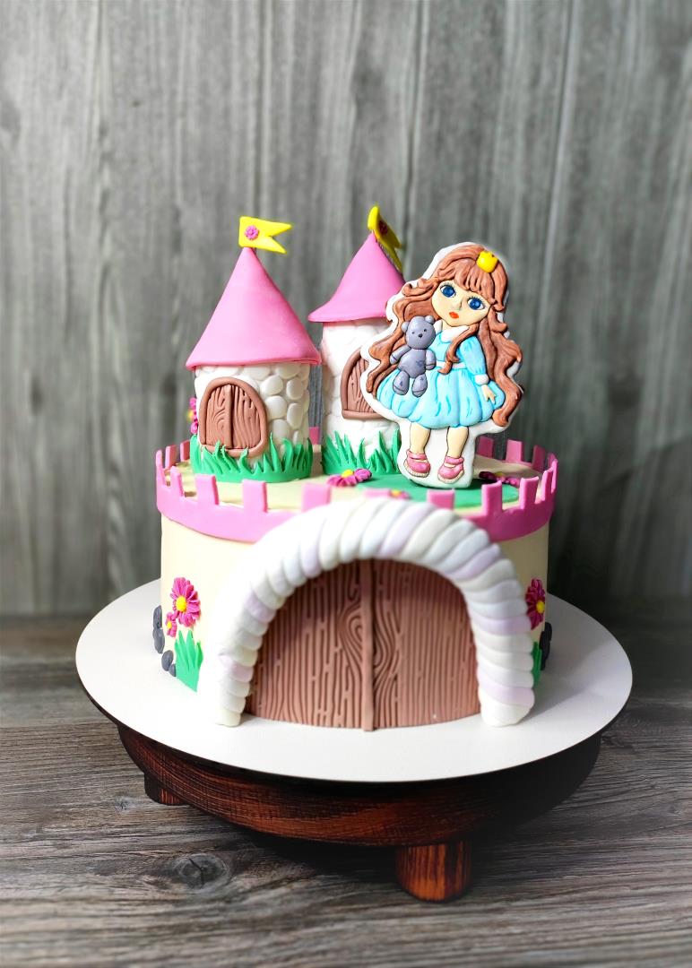 Торт с замком и принцессой