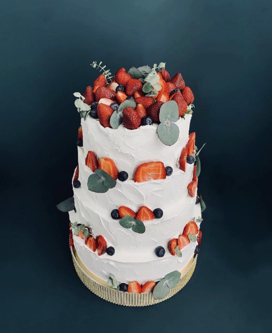 Ярусный торт с ягодами