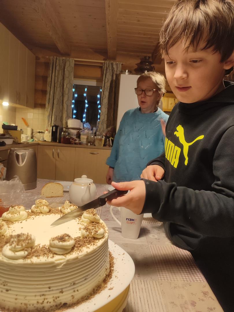 Торт с принцессой - фото кондитера Рената Агзамова, цена, заказать торт без мастики с доставкой.