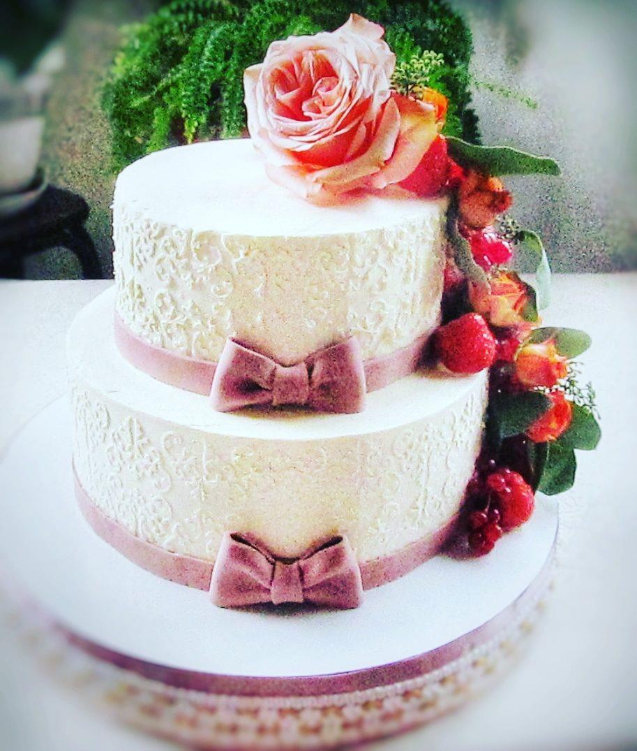 Свадебный кремовый торт