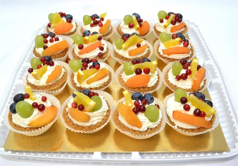 пирожные с фруктами