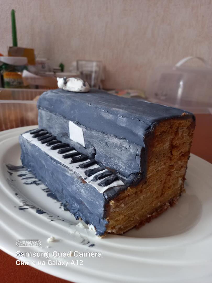 Торт "Медовик" пианино