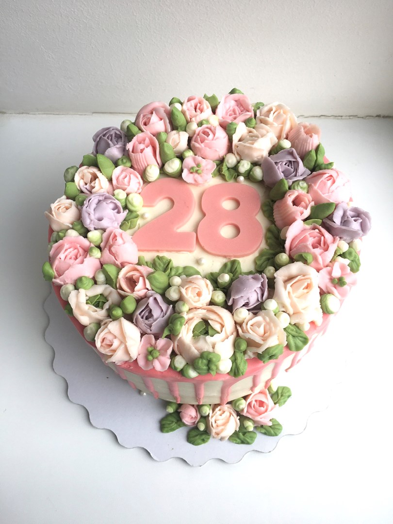 Торт с цветочным декором