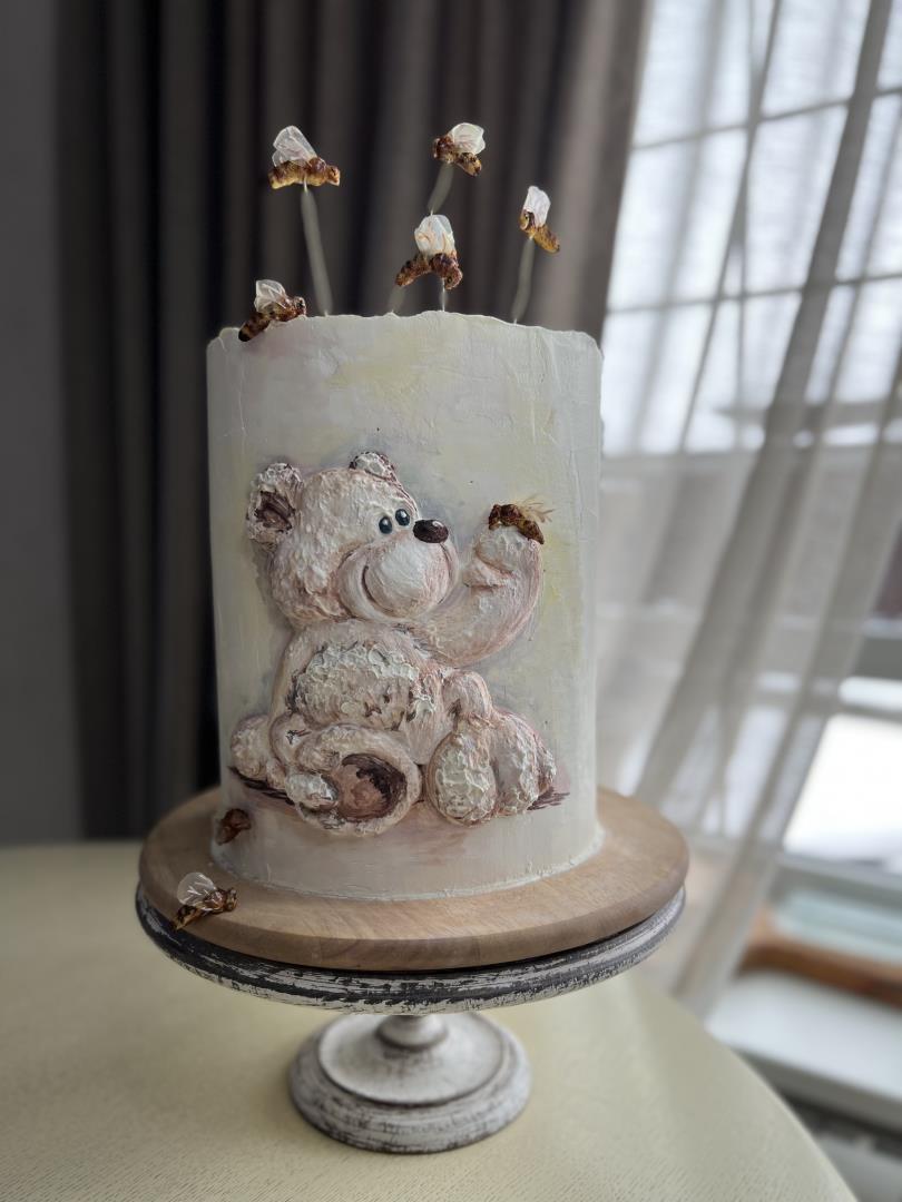 Медовый торт с томленой курагой.