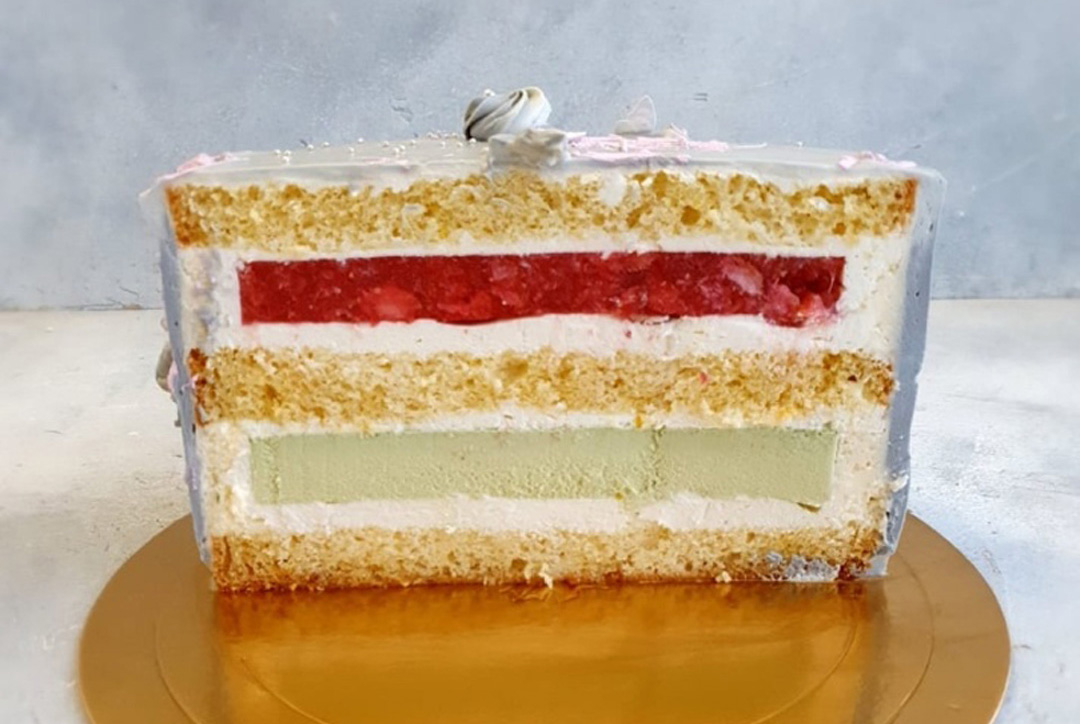 Бисквитный торт «Клубничный мохито»