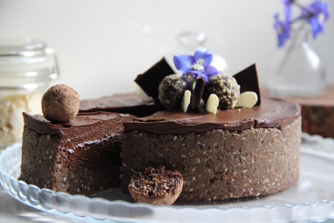 торт "Шоколадный шелк", 1300гр (минимальный декор включен в стоимость)