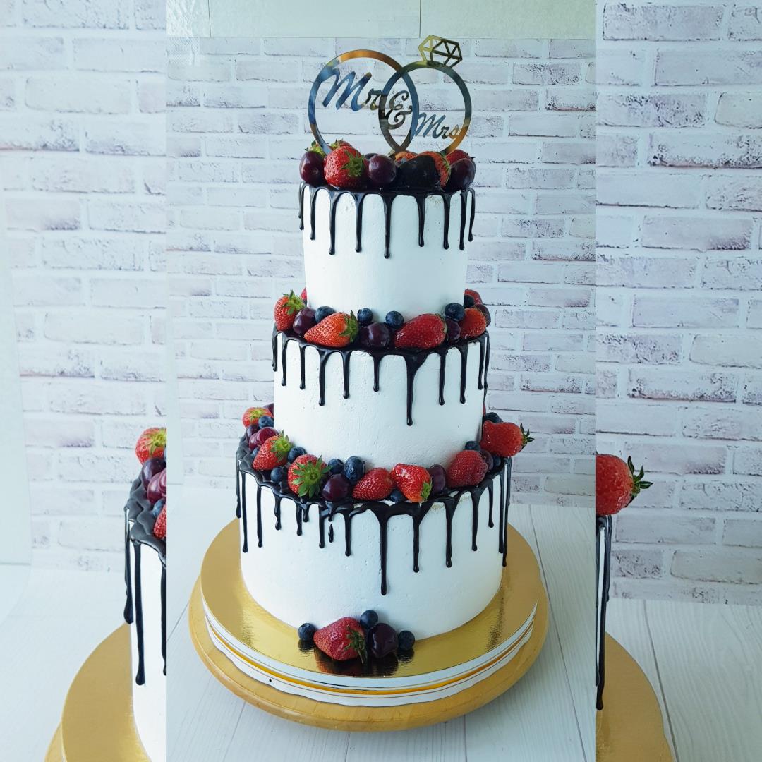 Свадебный торт  с кольцами.