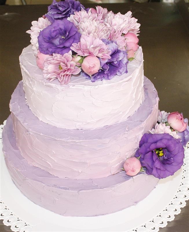 Свадебный торт кремовый с цветами