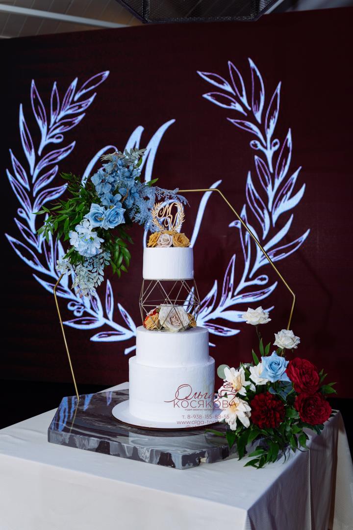 Свадебный торт с межярусом