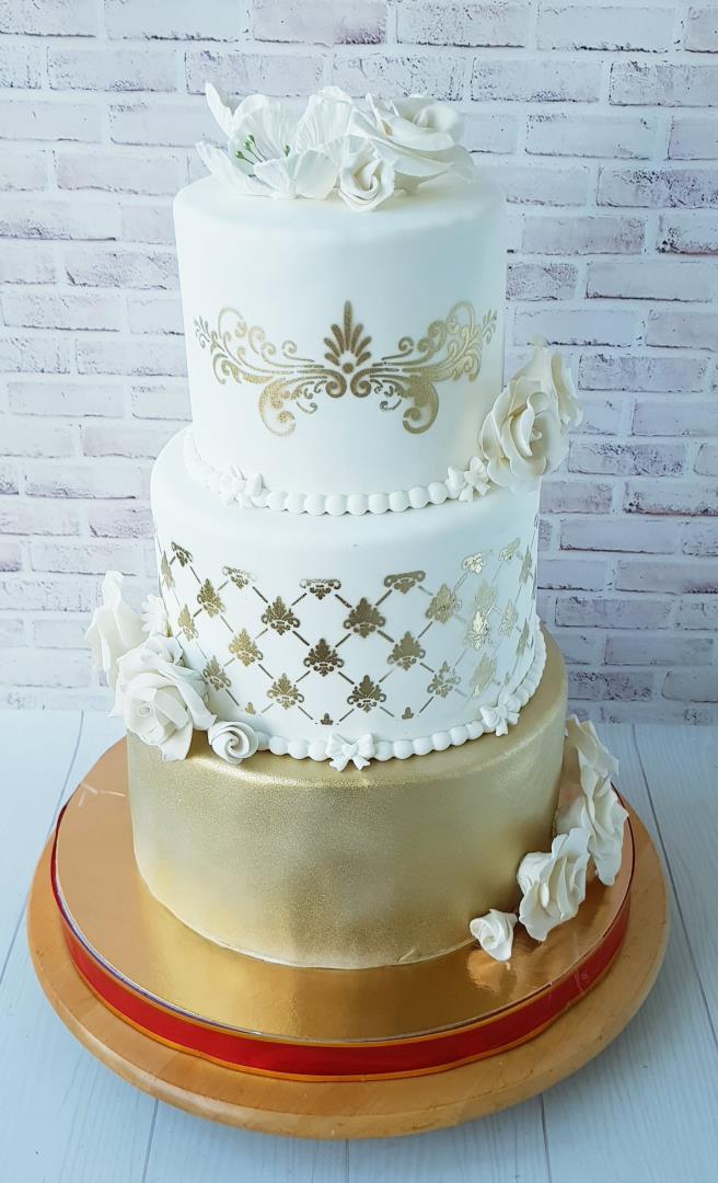 Свадебный торт  белое золото.