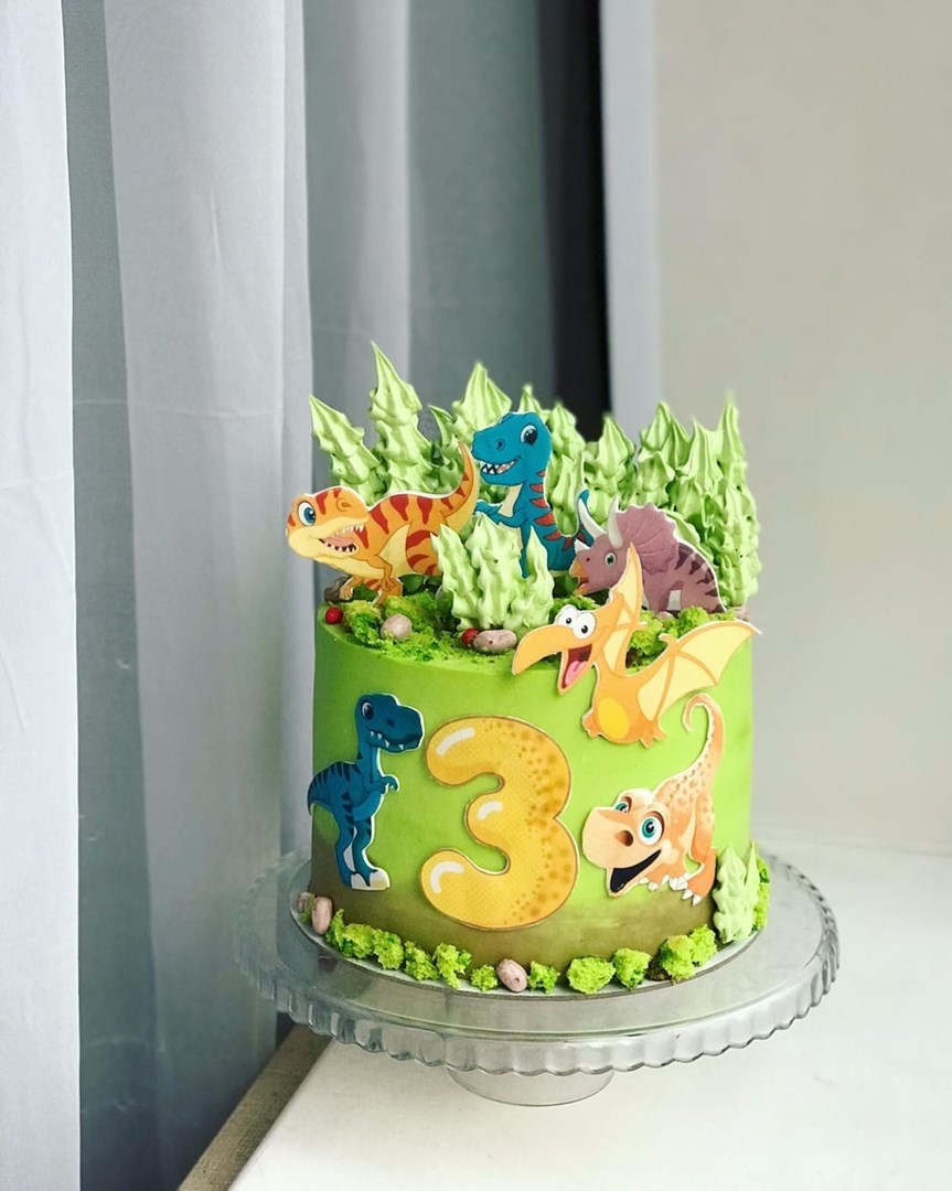 Торт с милыми динозаврами