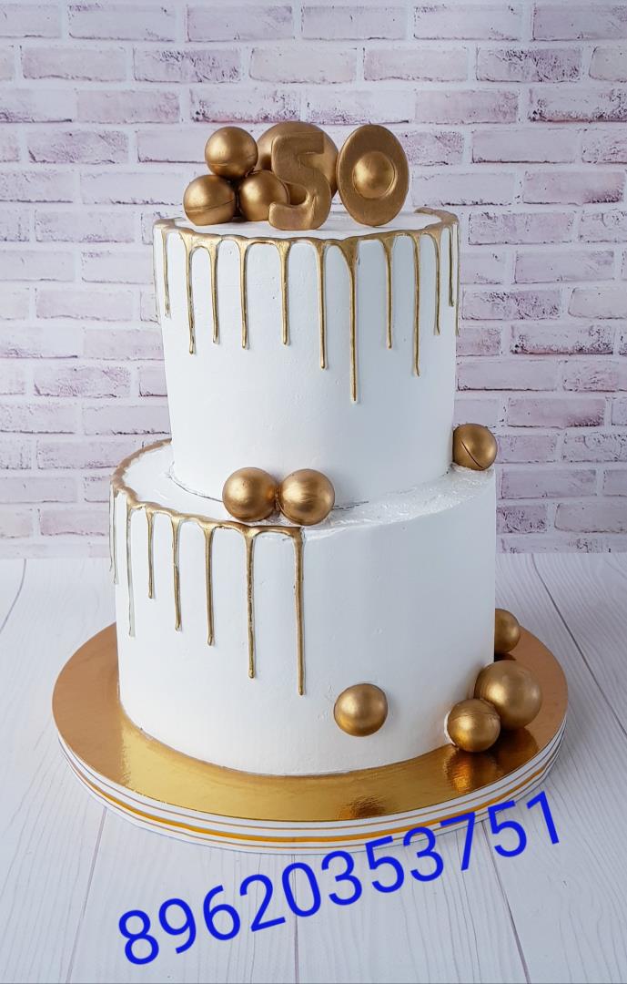 Торт с золотыми  шарами.