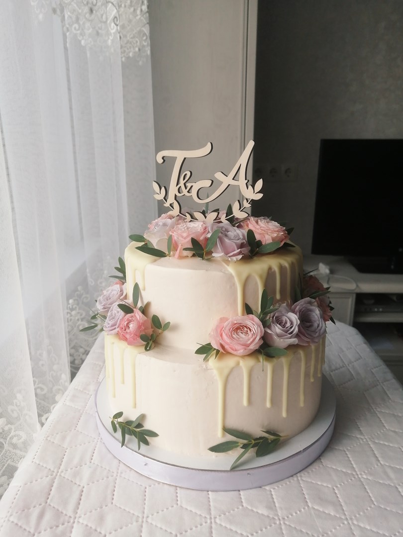 Двухярусный свадебный торт